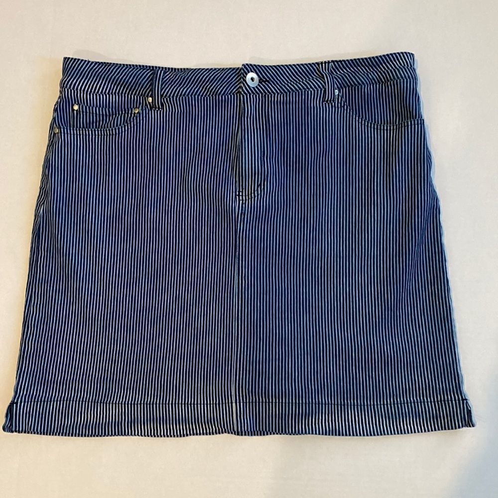 Pinstripe denim 5 pocket skirt with built in shorts by Christopher & Banks sz 14